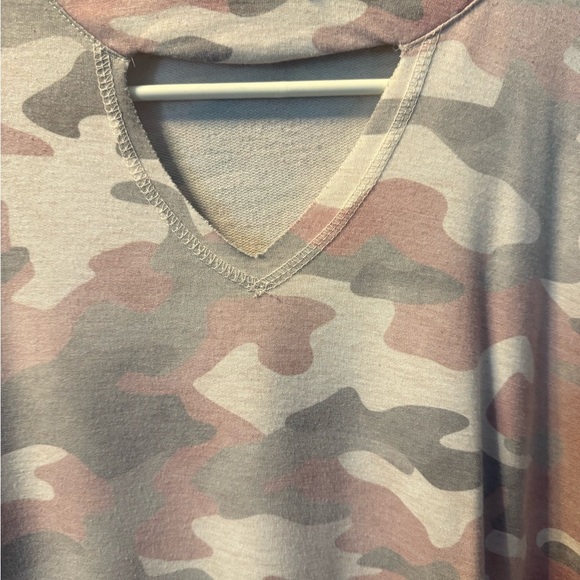 🌸 Cato Pink & Gray Camo Print Sweatshirt – Size M - Picture 2 of 4